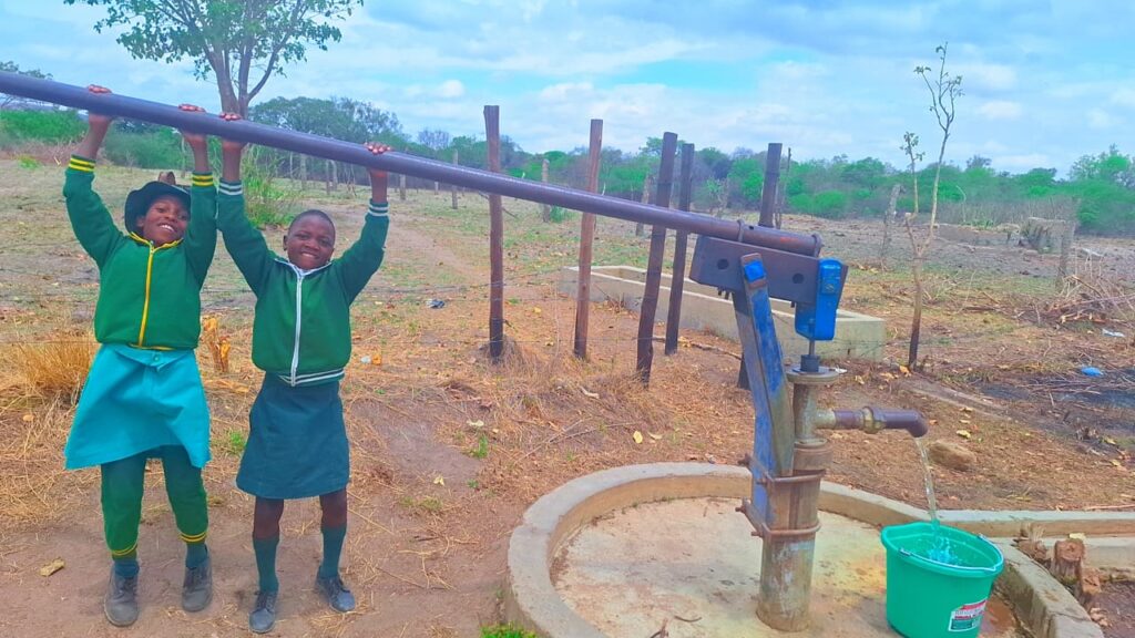 LINCZ PROJECT IMPROVES COMMUNITY AND SCHOOL’S ACCESS TO SAFE WATER LINCZ PROJECT IMPROVES COMMUNITY AND SCHOOL’S ACCESS TO SAFE WATER